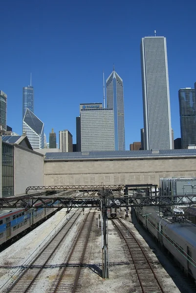 Chicago tåg och skyskrapor — Stockfoto