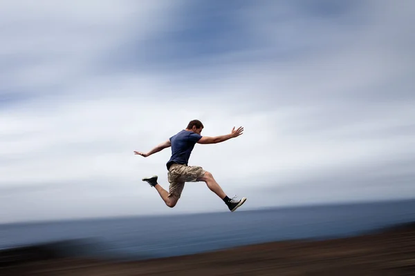Esporte e conceito de energia - homem correndo rápido — Fotografia de Stock