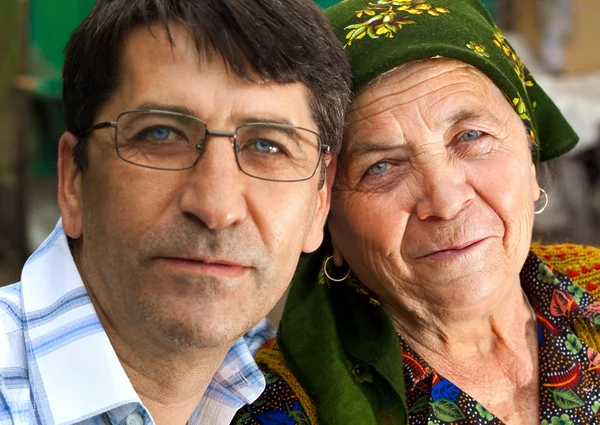Családi portré - érett fia és a nagymama — Stock Fotó