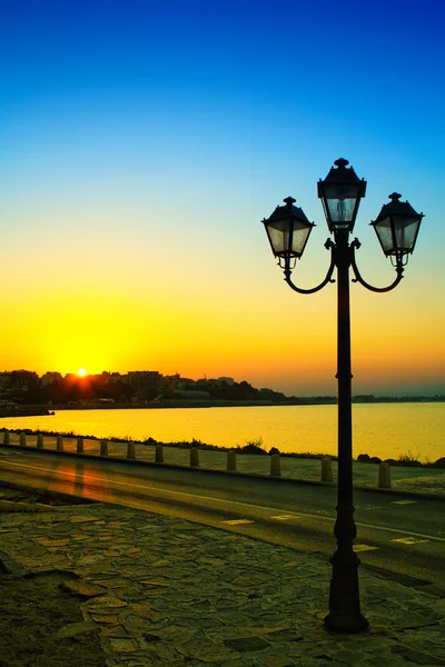 Sunset and street lamp in Nessebar, Bulgaria — Stock Photo, Image