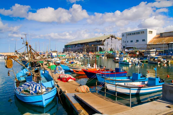 Lotes de barcos no pitoresco porto de Tel Aviv — Fotografia de Stock