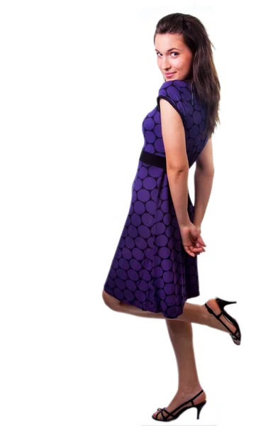 Frau mit schönem Kleid und Schuhen im Ganzkörper — Stockfoto