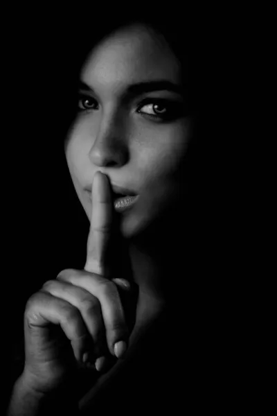 Secret - mystery woman with finger at lips — Stock Photo, Image