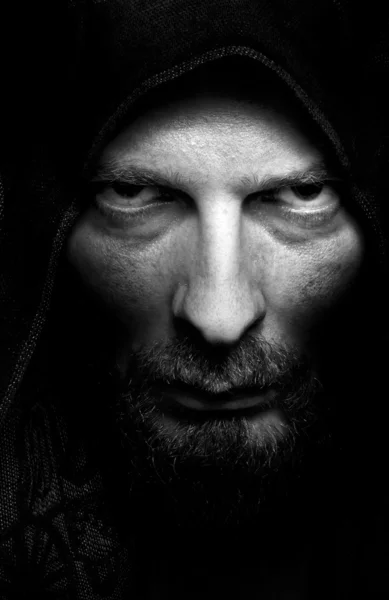 Félelmetes gonosz baljós ember sötét portréja — Stock Fotó
