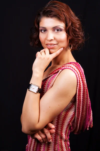 Eine elegante Frau mittleren Alters posiert — Stockfoto