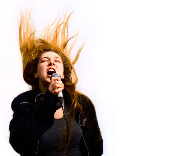 Cantante mujer con el pelo en movimiento aislado en blanco — Foto de Stock