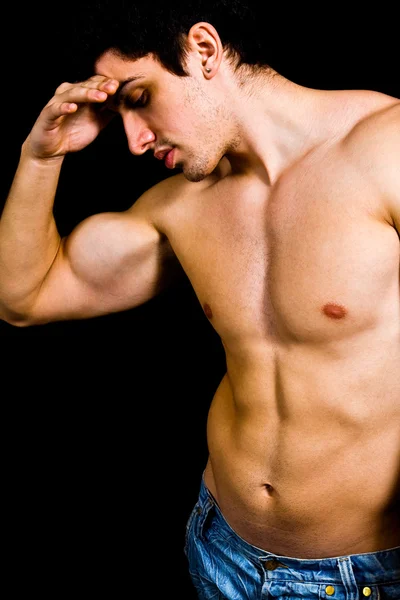 Muskulöser sexy Bodybuilder — Stockfoto