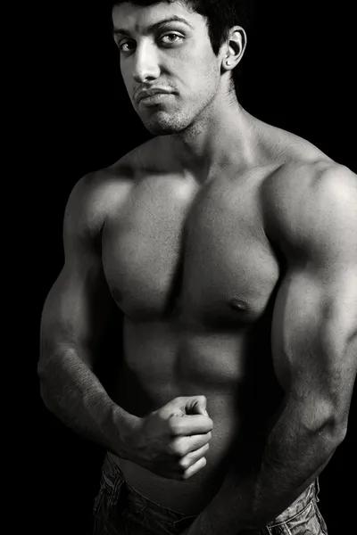 Difficile muscolare giovane uomo — Foto Stock