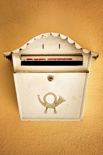 Old ancient mail box on wall — Stock Photo, Image