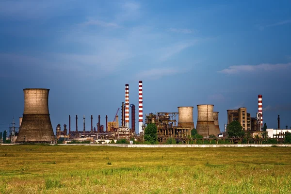 Industrial site - landscape of oil refinery — Stock Photo, Image
