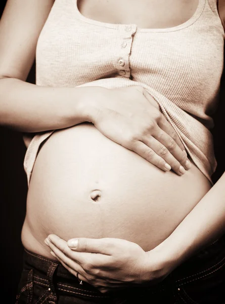 Barriga de futura mãe grávida — Fotografia de Stock