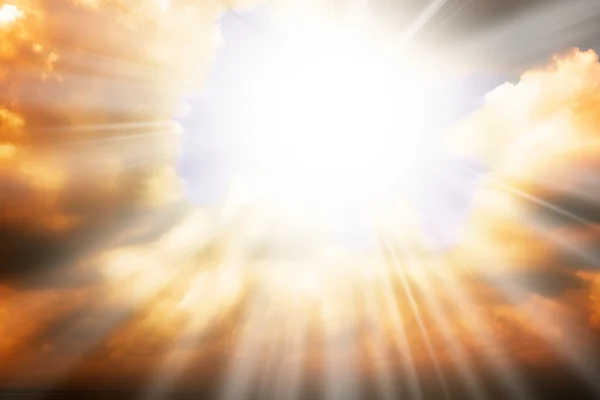 Ουρανό θρησκεία έννοια - ακτίνες του ήλιου και του ουρανού — Φωτογραφία Αρχείου