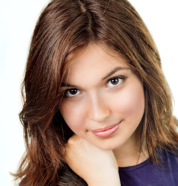 Ansikte av ung kvinna med perfekt ren hud — Stockfoto