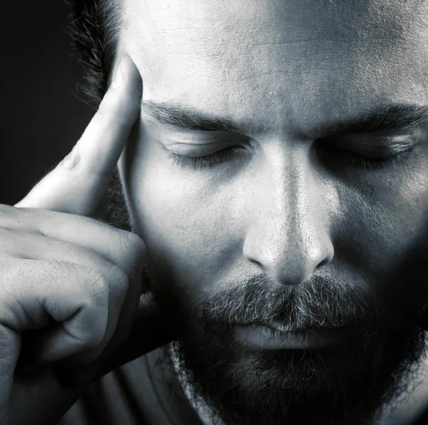 Dolor de cabeza o pensar concepto de meditación — Foto de Stock