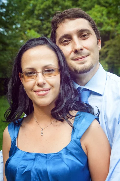 Boldog tartalom pár-kültéri portré — Stock Fotó