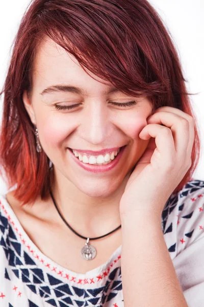 Ehrliches echtes Lachen der natürlichen glücklichen Frau — Stockfoto