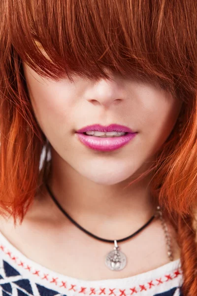 Seksi kadın trendy havalı saç modeli ile — Stok fotoğraf