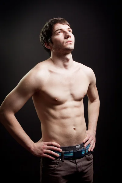 Άνθρωπος με σέξι σώμα και μυϊκή κοιλιά — Φωτογραφία Αρχείου
