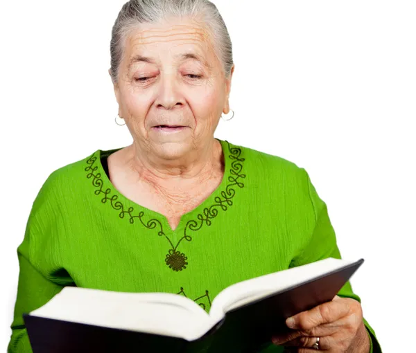Lenyűgözött az idősebb nő, meglepő könyvet olvas — Stock Fotó