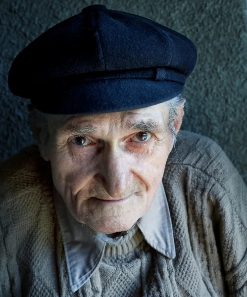 Portrait of one friendly old senior man — Stock Photo, Image