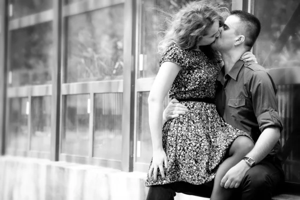 Romantic couple kissing with passion — Stockfoto