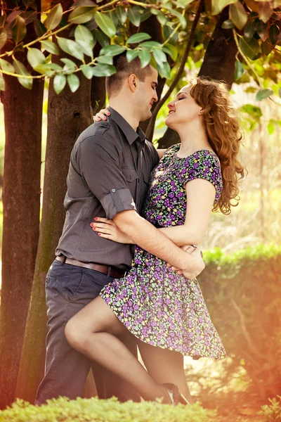 Romantic lovers hugging with passion — Stockfoto