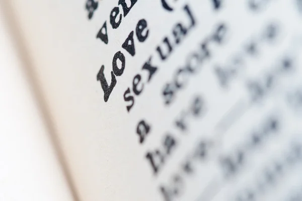 Palabra de amor en el diccionario —  Fotos de Stock