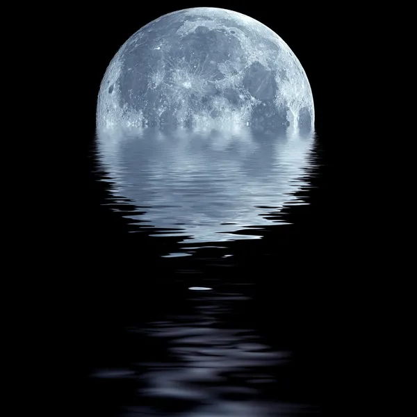 Niebieski księżyc nad wodą — Zdjęcie stockowe
