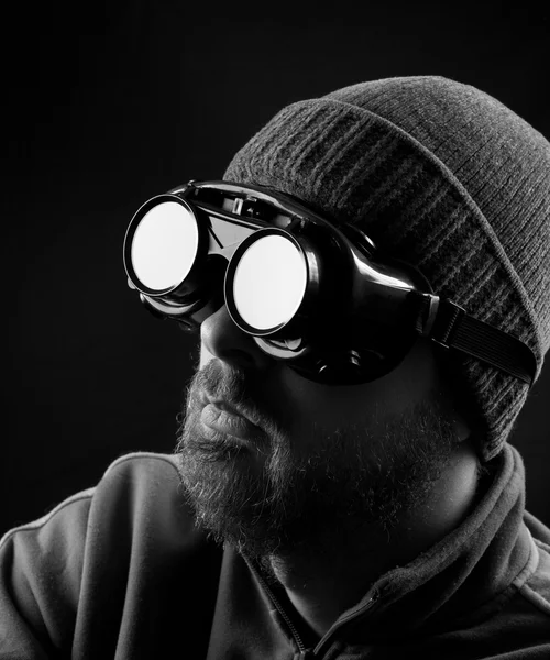 Muž na sobě ochranné brýle — Stock fotografie