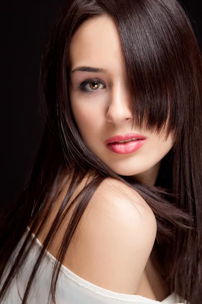 Una hermosa mujer con peinado sensual —  Fotos de Stock