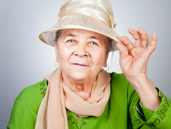 Felice vecchia signora anziana gioiosa — Foto Stock