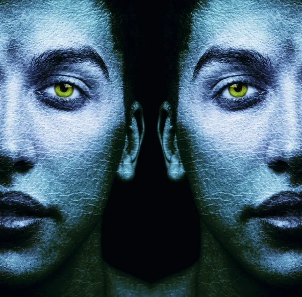 Texturou tváře surrealistické dvojčat — Stock fotografie
