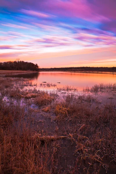 Pastel Sunrise no Lago Jacomo em Blue Springs, Missouri — Fotografia de Stock