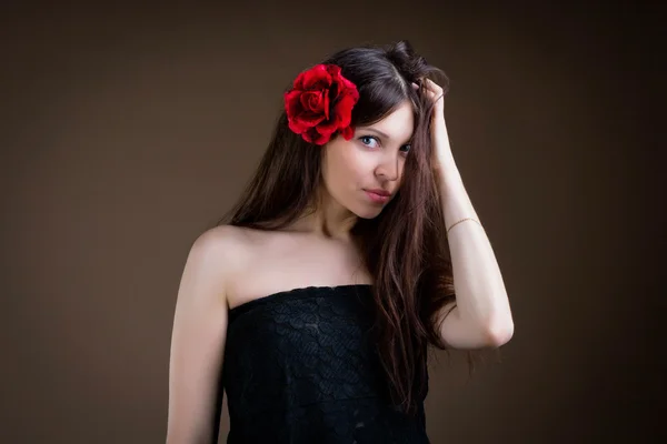 Kvinna med blomma — Stockfoto