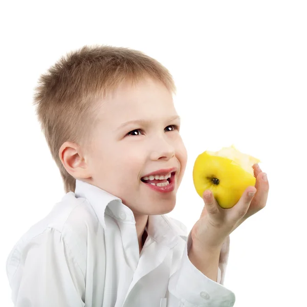 Мальчик и яблоко — стоковое фото