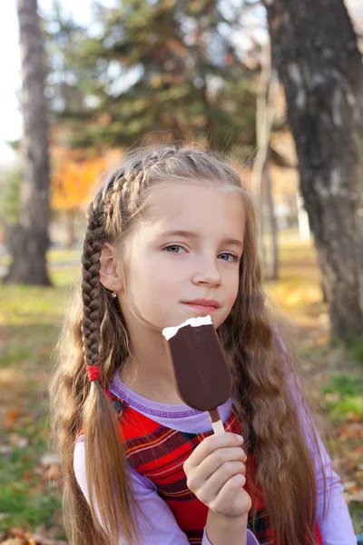 Girl with an ice-cream — Stock Photo, Image