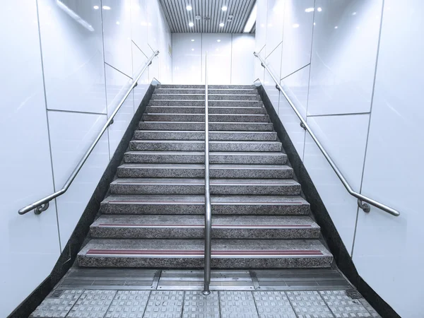 Trappa i tunnelbanan — Stockfoto