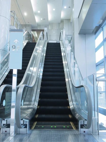 Escalera mecánica brillante —  Fotos de Stock