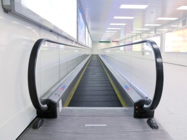 uzun travelator