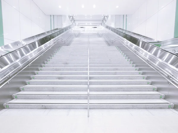Hosszú lépcsőház — Stock Fotó