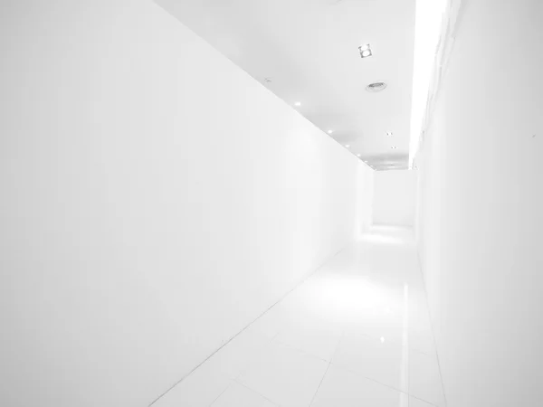 Parede e corredor em branco — Fotografia de Stock