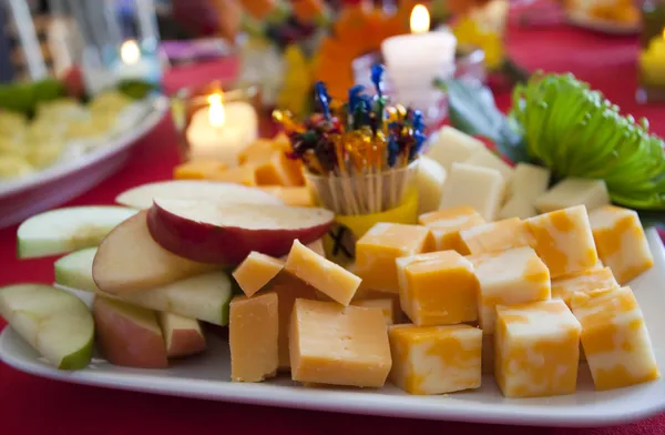 Cheese and fruit platter — Stock Photo, Image