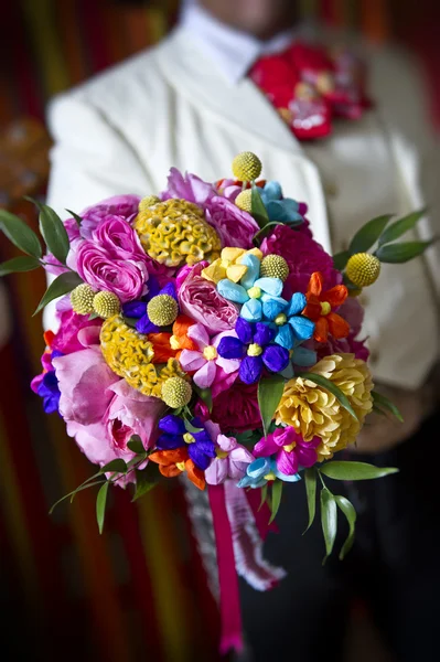 Очень красочный свадебный букет — стоковое фото