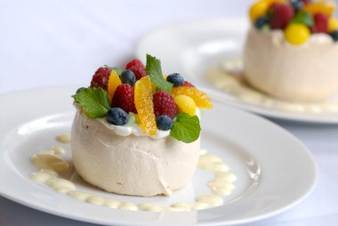 Fruit tart meringue