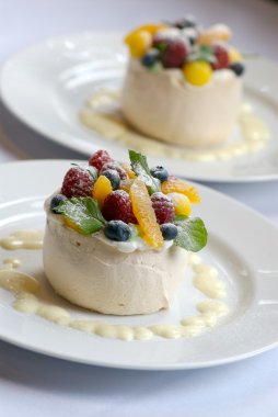 Fruit tart meringue