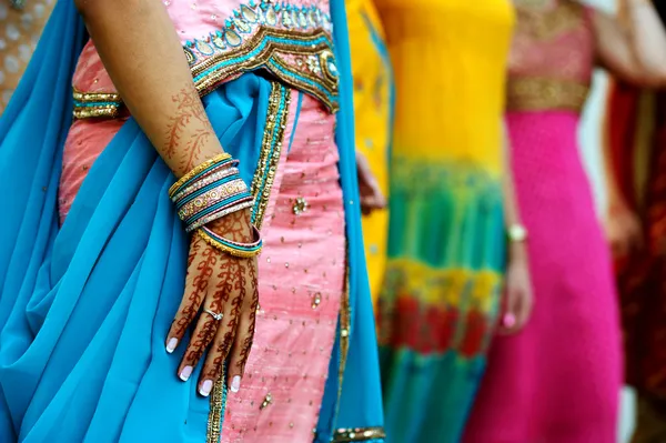 Tatouages au henné et saris Photos De Stock Libres De Droits