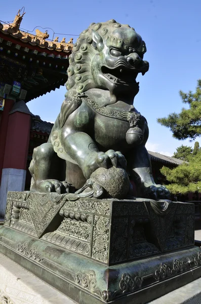 Chinese statue of lion — Stock Photo, Image