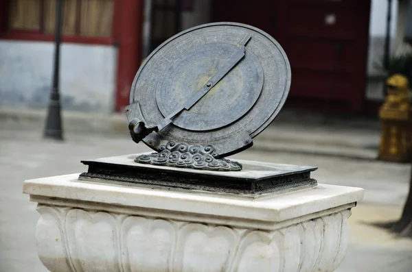 Moondial chinois situé dans l'ancien Observatoire de Pékin — Photo