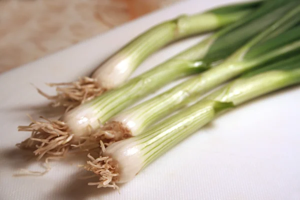Green Onions on Cutting Board — Stock Photo, Image