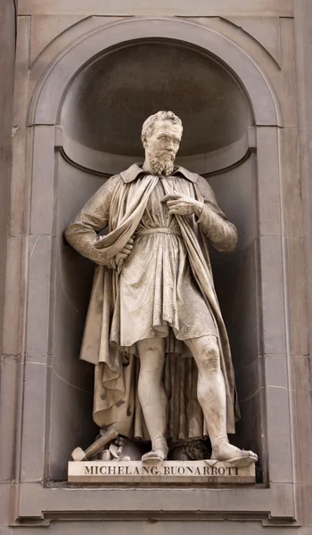 Статуя Микеланджело — стоковое фото